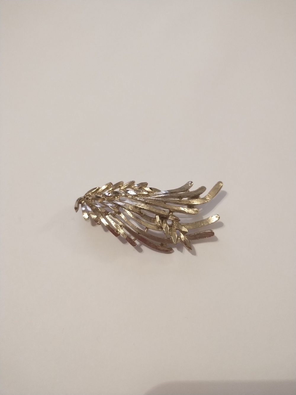 BSK Gold Leaf-Style Women's Brooch - Gold Tone
